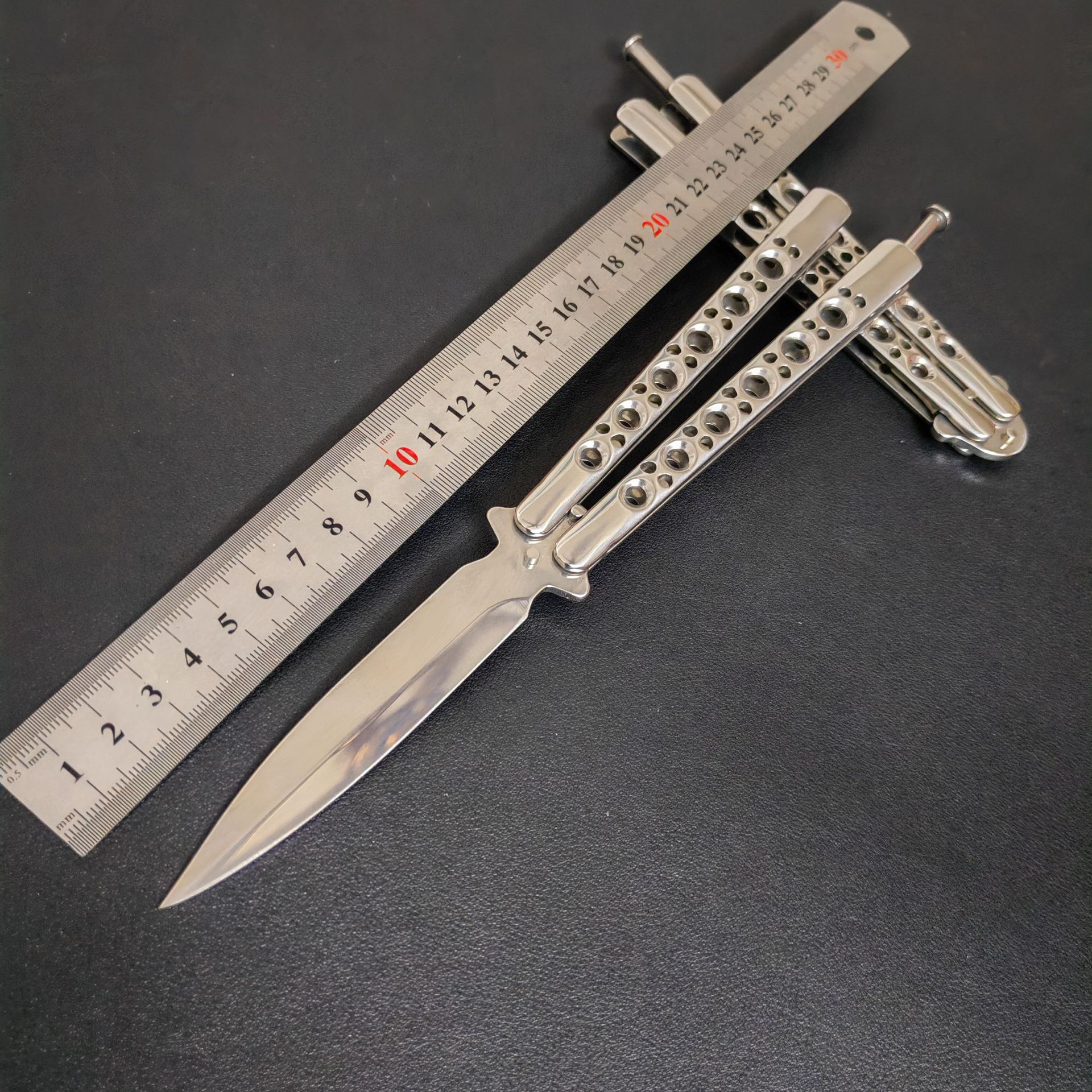 Amazon Butterfly knife Folding knife Butterfly comb practice knife factory Foreign trade CSGO competitive toys without sharp edges undefined