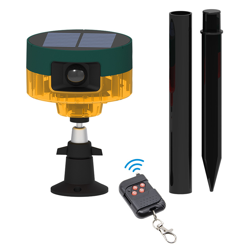 Recordable solar alarm, infrared human body sensor alarm light, remote-controlled wild animal and bird repellent Application Scenario
