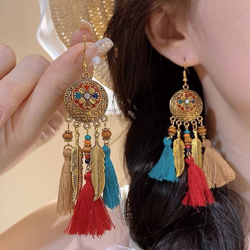 Ethnic style Su earrings, long and niche woven feather stud earrings, 2025 new travel outfit ear hook earrings Application Scenario