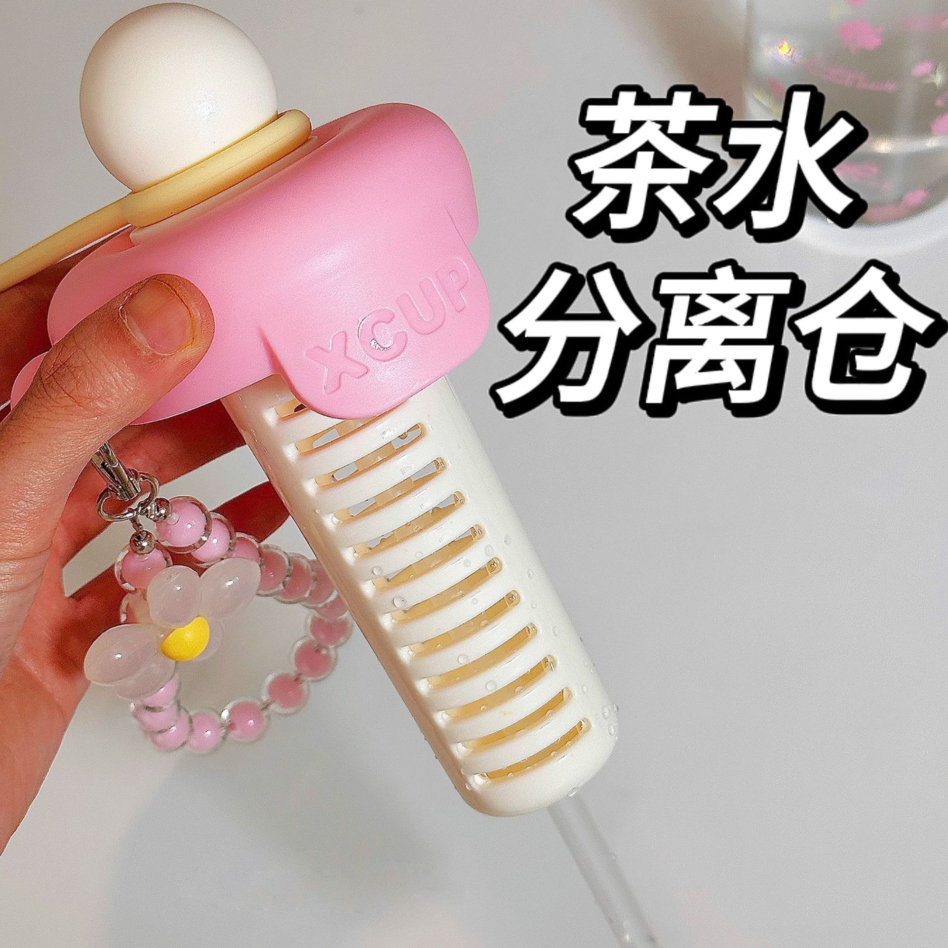 High-appearation-level girls' glass cups for summer tea brewing, portable straw cups, heat-resistant gifts, cute flower cups wholesale Application Scenario