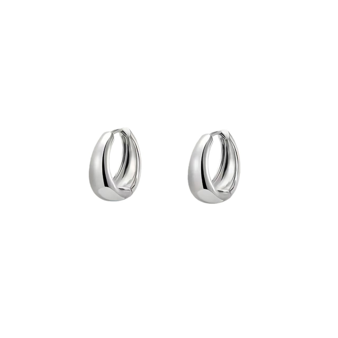 This is a popular cross-border fashion earring from Europe and America. It features a simple geometric design and is plated with 925 silver. It is a delicate and small round women's ear clip Item Picture