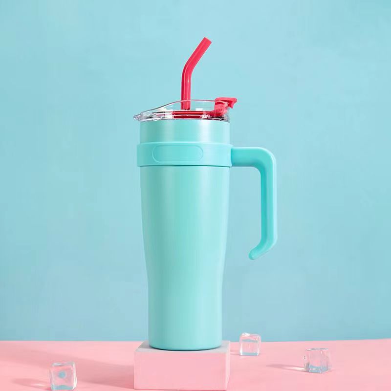 Douyin's same style giant insulated cup with handle, car ice king cup, large-capacity outdoor popular insulated straw cup Application Scenario