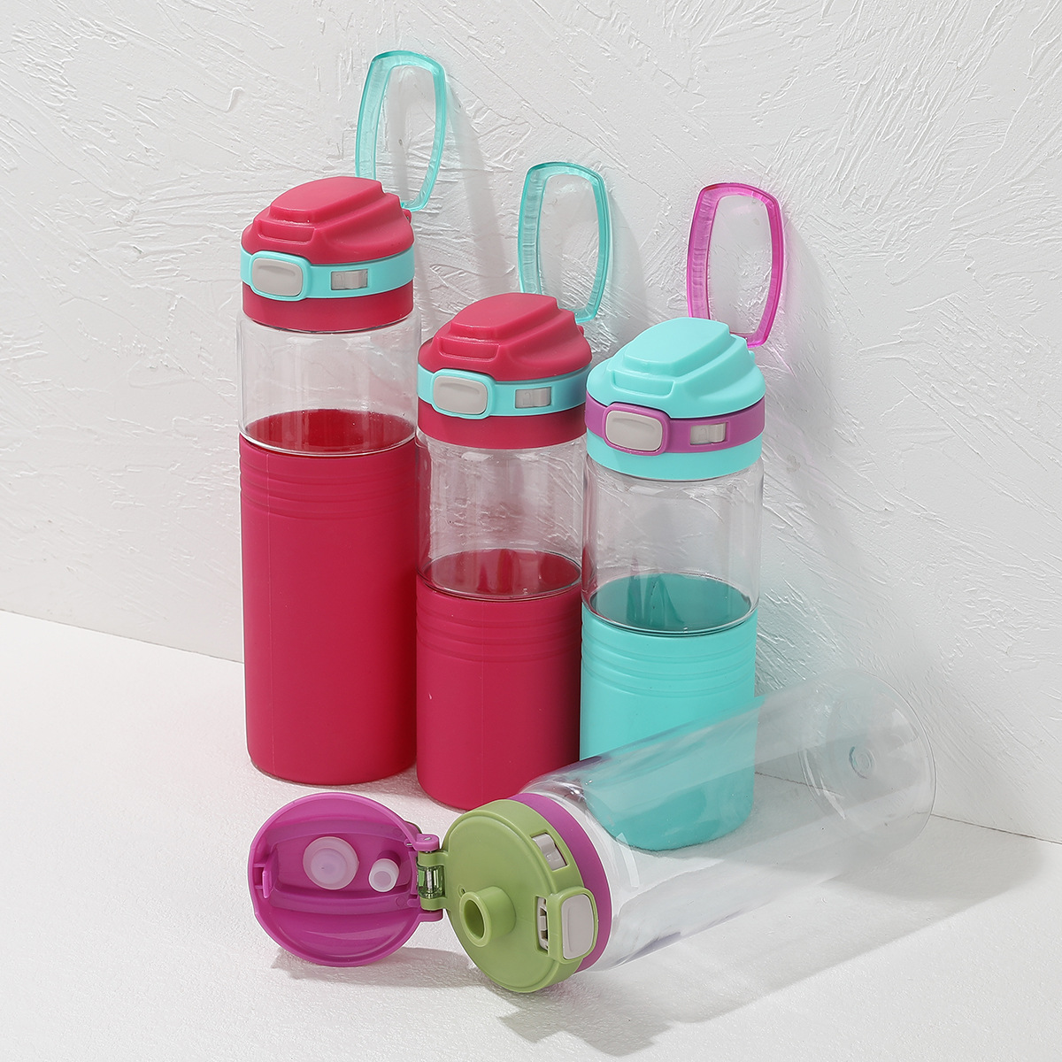 The manufacturer is selling new plastic cups, children's water cups, summer student spouts, cold water cups, portable cups and wholesale straw cups details Picture