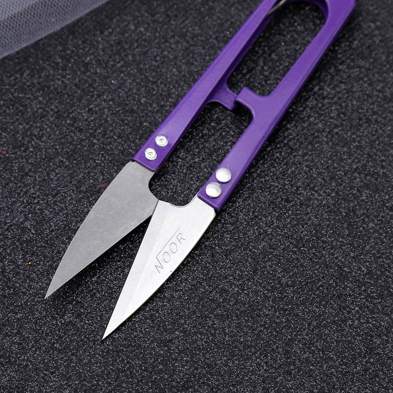 Wholesale of small scissors, U-shaped large spring small yarn scissors, cross-stitch scissors, tailor small scissors, fishing line trimming scissors Application Scenario