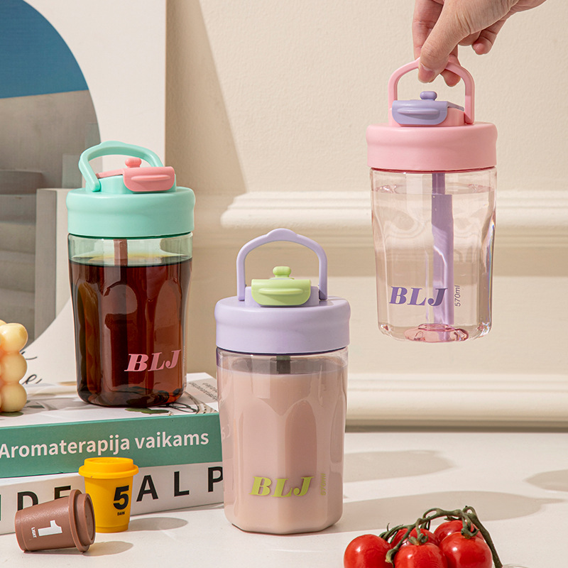 Xiaohongshu's same style coffee plastic cup, transparent with high appearance level, straw cup, large capacity, double-drinking, portable cup with logo Application Scenario