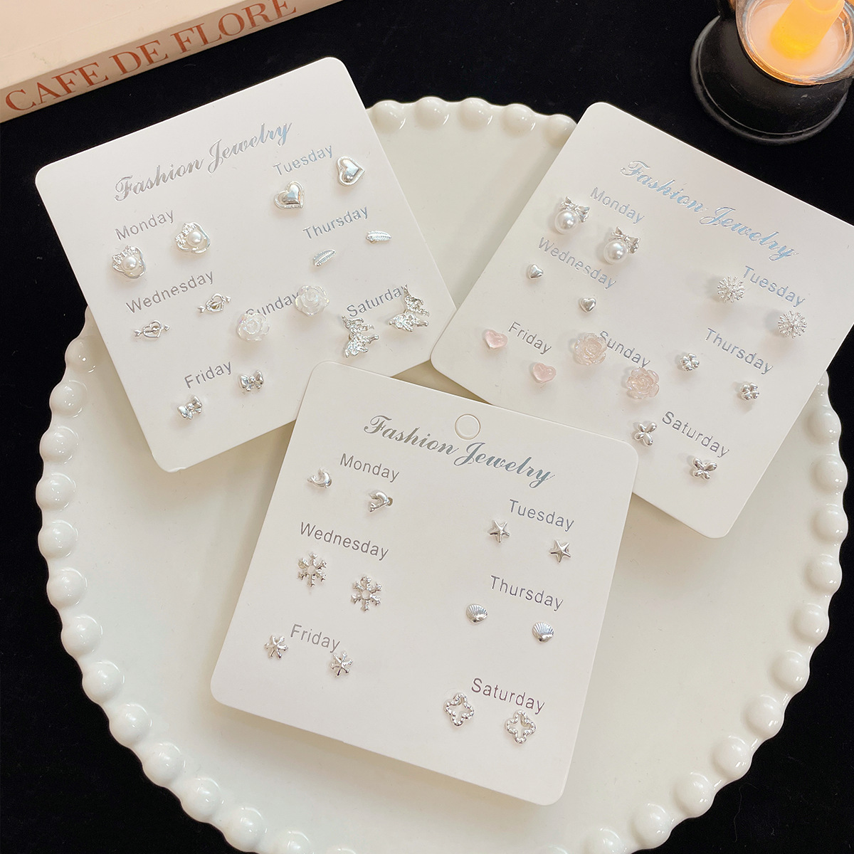 Japanese and Korean small plain silver bow, one-week ear studs for students, women's silver needle, rare pearl, versatile and simple daily earrings Application Scenario