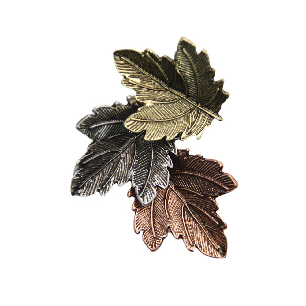 Z28 Japanese and Korean version retro three-color texture patterned simple leaf brooch collar leaf brooch Item Picture