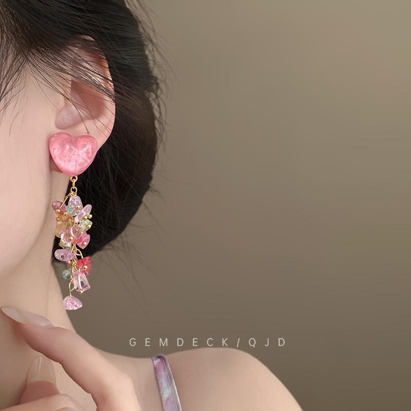 Spring and summer dopamine-colored heart-shaped crystal tassel earrings, seaside vacation style stud earrings, sweet and cute crushed stone earrings Specification drawing