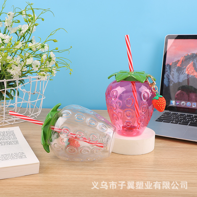 Factory direct sales, popular creative PET500ML strawberry cup, luminous plastic pineapple juice cup, strawberry straw cup Specification drawing