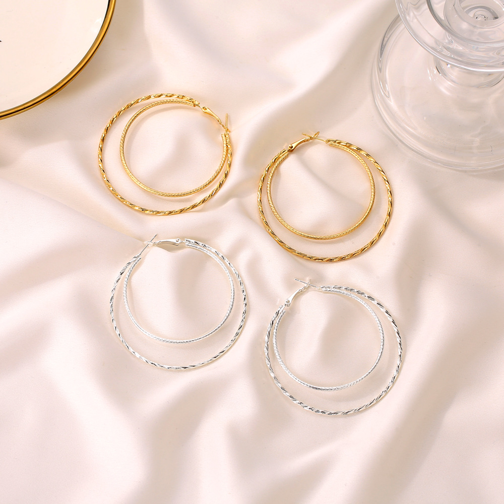 Simple and elegant double-layer large circle earrings, exaggerated geometric carved circular ring earrings and stud earrings, cross-border accessories Specification drawing