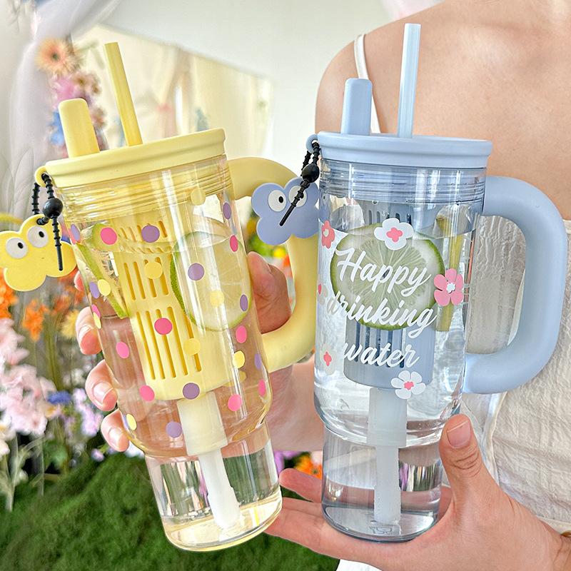 Summer new high appearance level straw cup, cute and portable large-capacity milk tea cup, outdoor car handle ice cup full figure