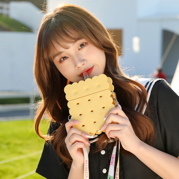 Yafiqi factory wholesale creative internet-famous cookie cups, plastic straws, water cups, portable straps, and high appearance level water cups details Picture