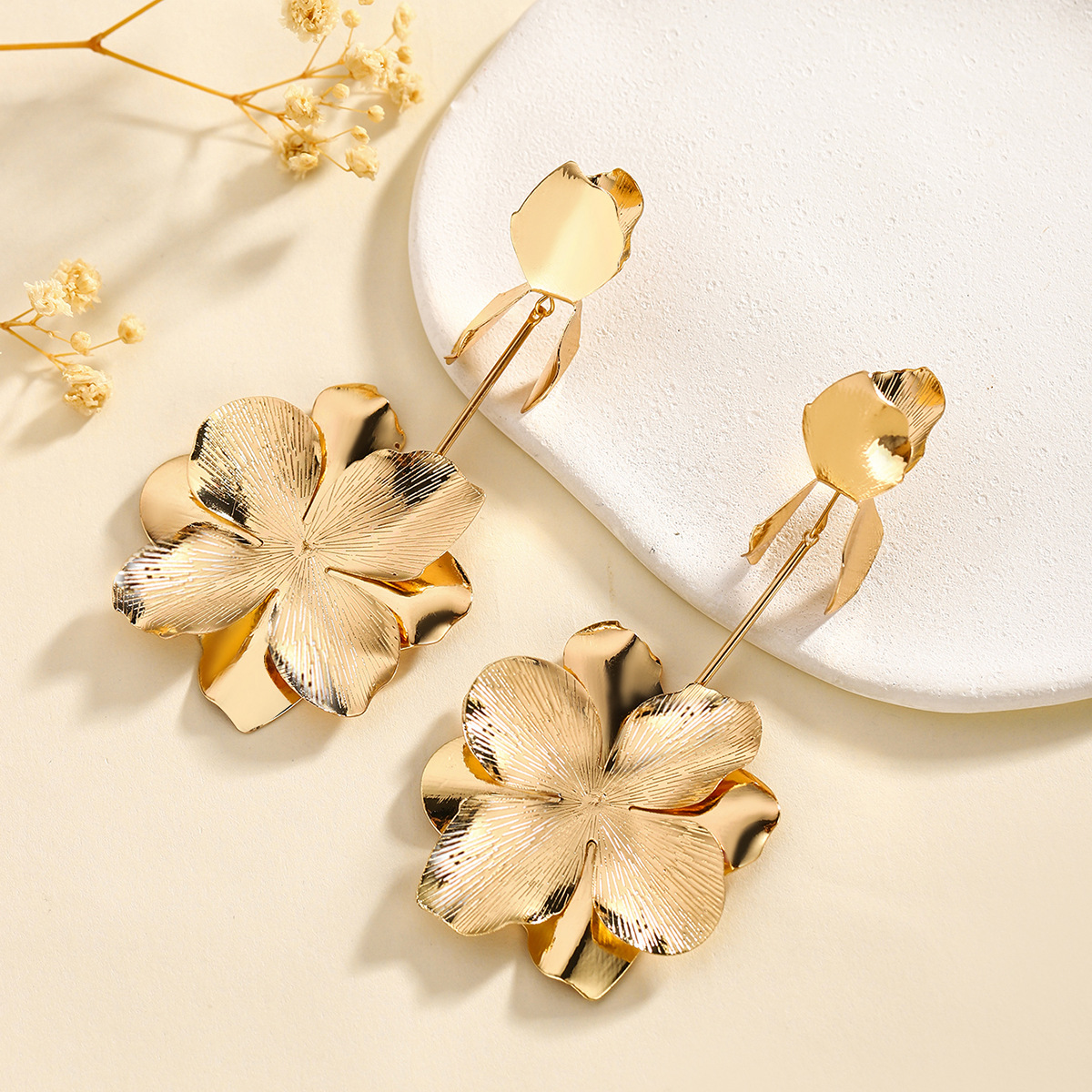 European and American cross-border best-selling fashionable alloy flower tassel earrings, elegant and stylish women's stud earrings, personalized earrings wholesale details Picture