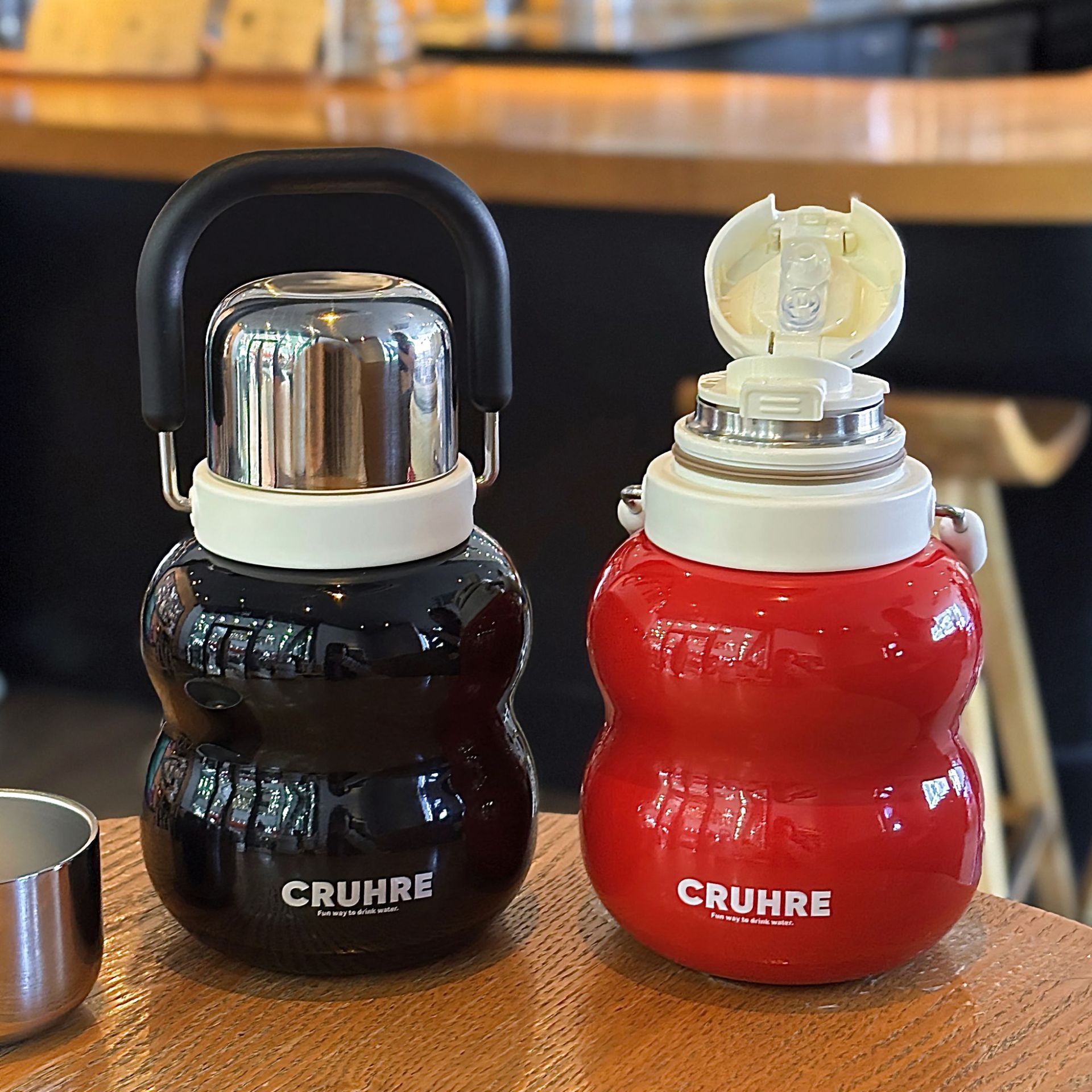 The simple and luxurious handle gourd cup comes with a sturdy handle ring, making it convenient to carry a double-drinking tea cup and a drinking cup full figure