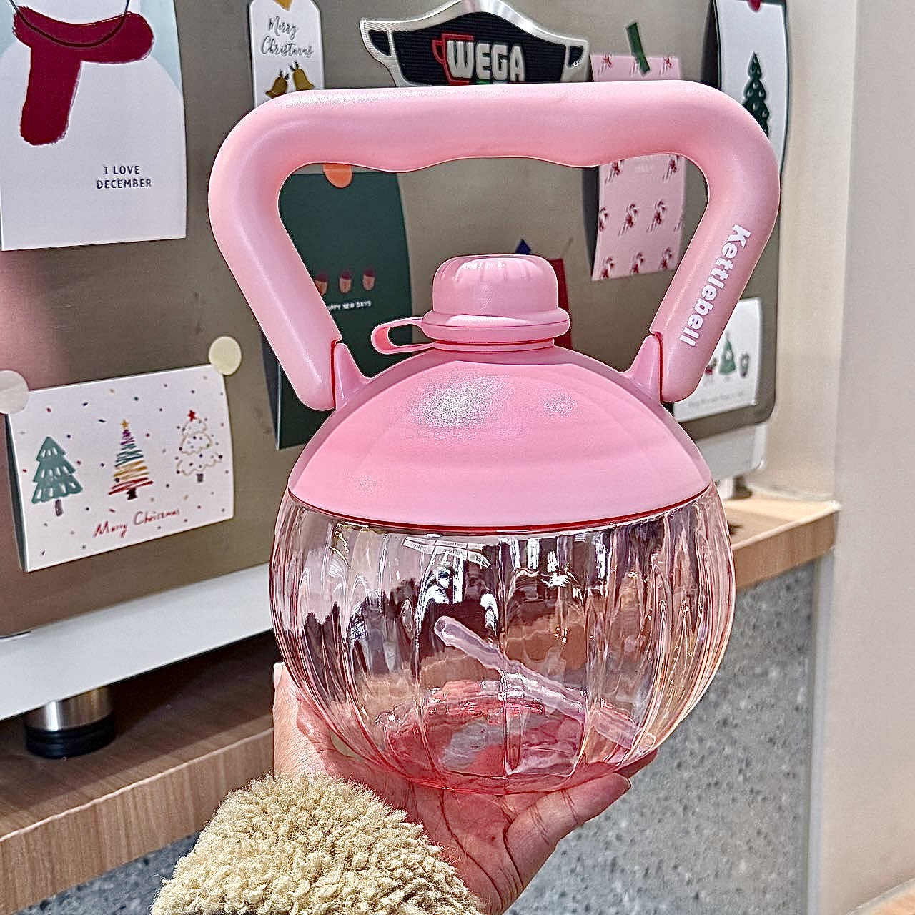 Summer's new creative dumbbell pot, fitness water bottle, portable handle, water-filled dumbbell plastic pot, arm training, full-body cup details Picture