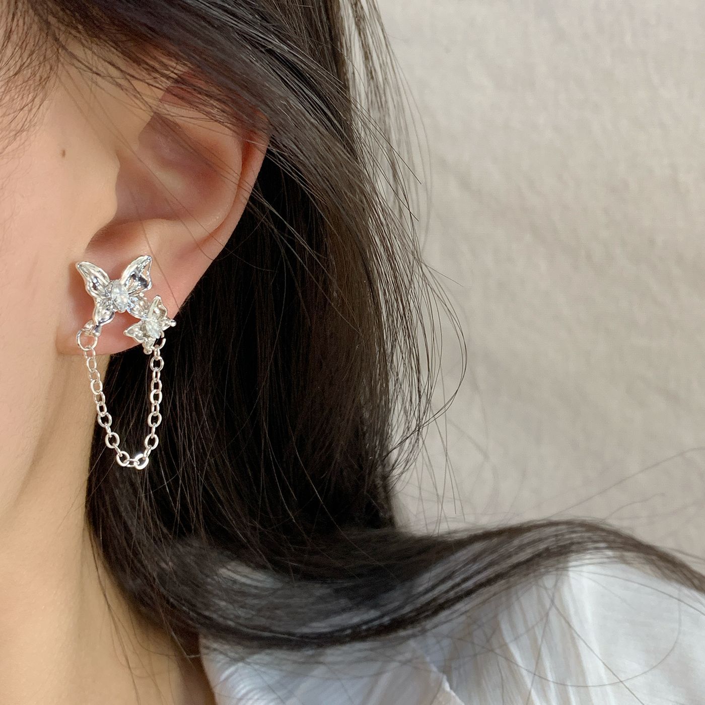 Zircon butterfly tassel earrings exude a sense of light luxury and sophistication. Silver-plated silver needles are a niche, exquisite, sweet and ethereal long pair of earrings details Picture