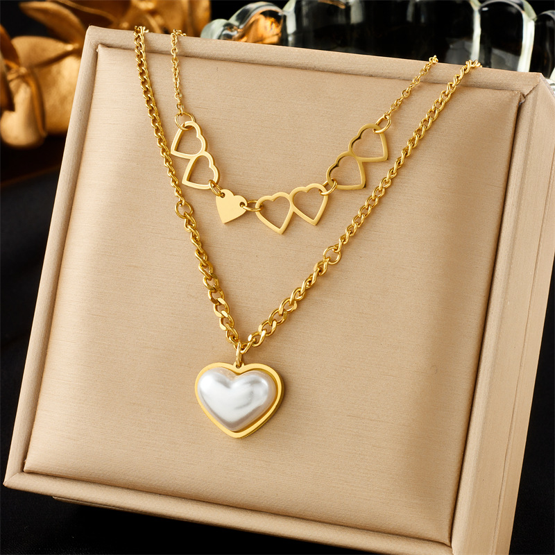 European and American fashion, creative, individualistic, and unique double-layer layered hollowed-out double heart pendant chain pearl heart necklace full figure