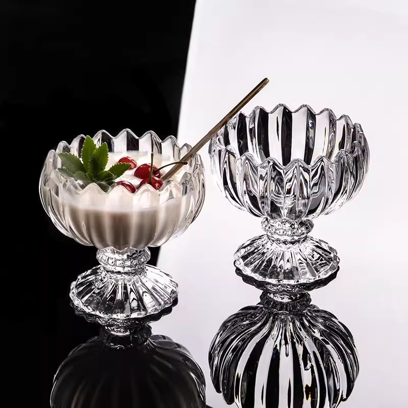 European-style creative glass dessert, high-legged bowl, fruit yogurt, ice cream, milkshake cup, ice cream bowl details Picture