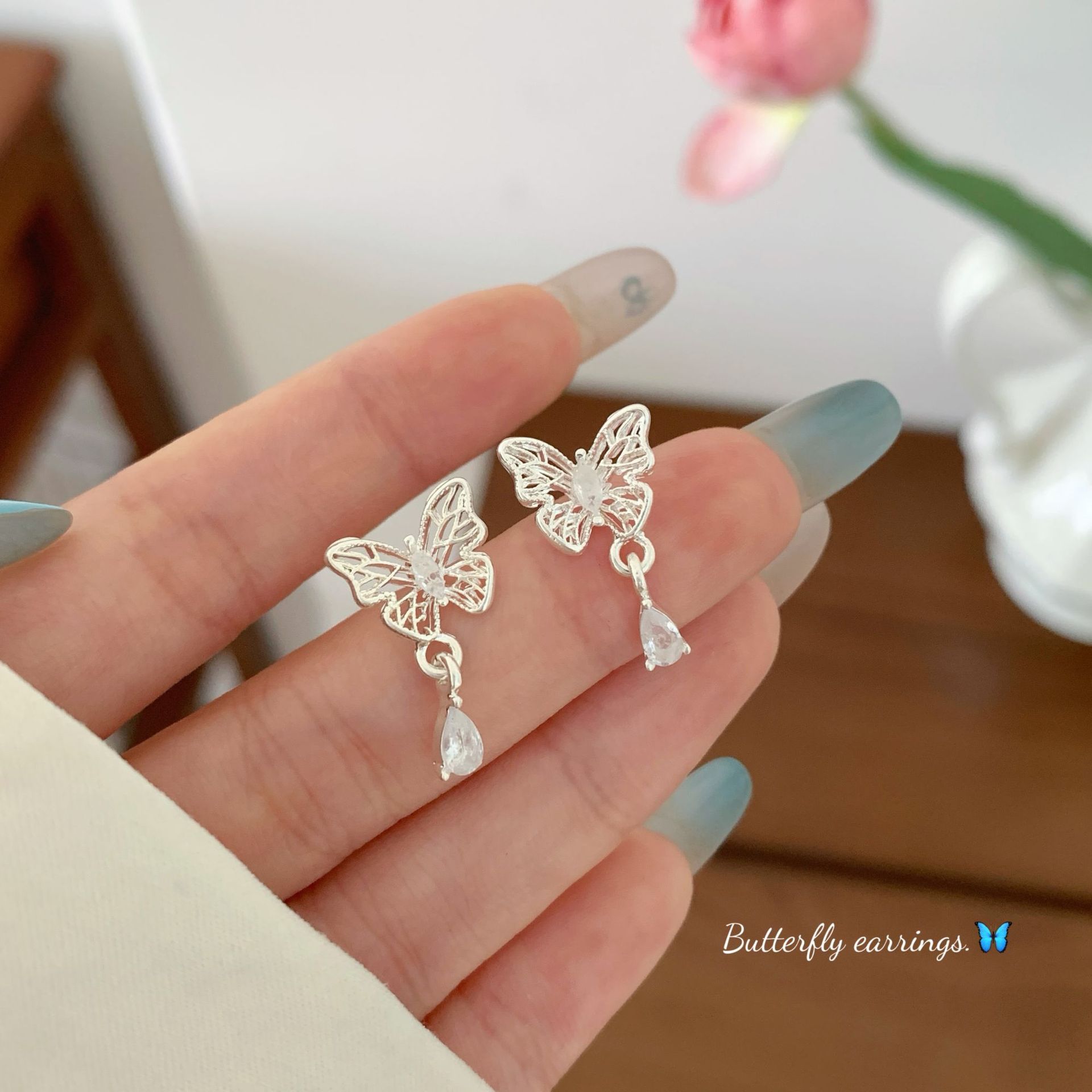 Summer super ethereal and sweet zircon hollowed-out butterfly pendant earrings, women's silver needle, light luxury and high-end style, versatile earrings full figure