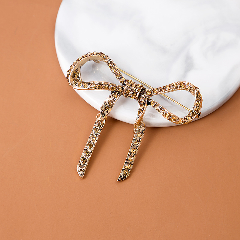 Cross-border new brooch accessories, retro alloy bows, diamond-encrusted exaggerated clothing accessories, pins, and clothing accessories Specification drawing