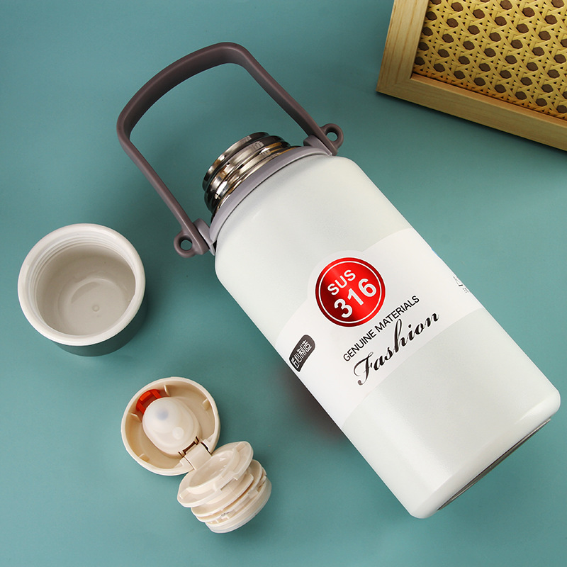 New 316 stainless steel vacuum insulated cup, portable slanted travel kettle, outdoor large-capacity sports water bottle with handle Application Scenario