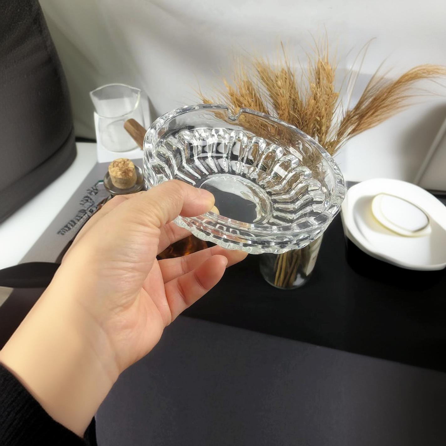 Round glass ashtray, home living room, room, office, small sunflower ashtray, hotel, guesthouse, KTV ashtray Specification drawing