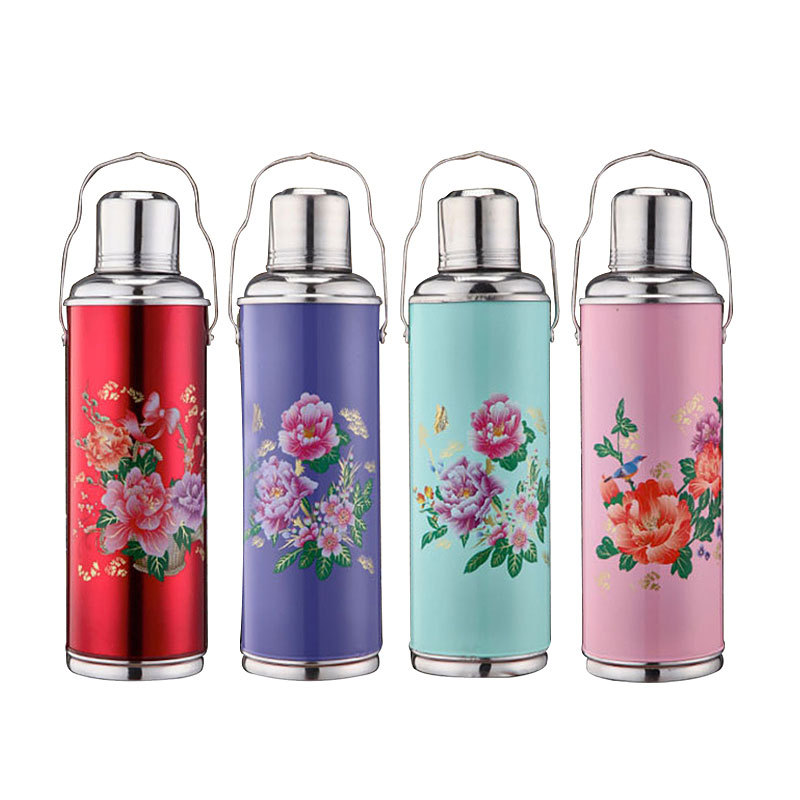 Retro glass-lined thermos flask, household tea bottle, thermos flask, thermos flask, portable tinplate insulated flask Application Scenario