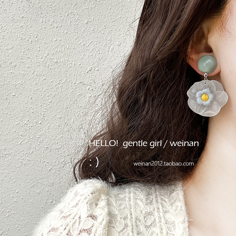 Spring and summer fresh and transparent small pink flower stud earrings, super fairy-like vacation photo frosted flower earrings, sweet and girlish earrings details Picture