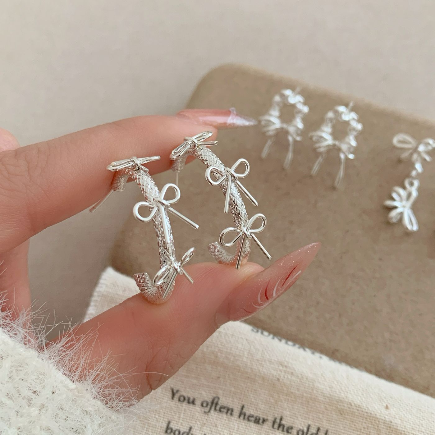 New minimalist silver exquisite bow pendant stud earrings, women's silver needle, niche design, high-end feel, daily earrings details Picture