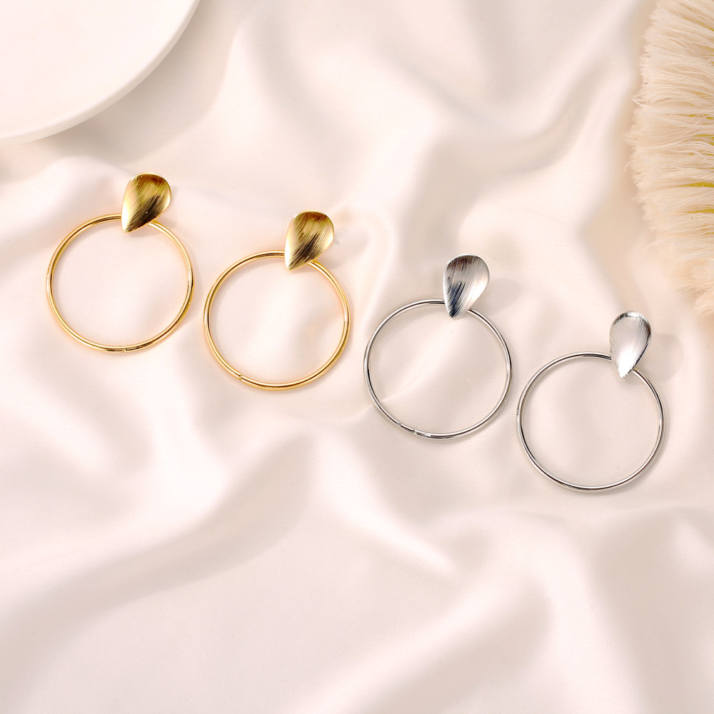 European and American InS-style exaggerated geometric ear ring earrings for women, cross-border simple and individual style, large circle stud earrings details Picture
