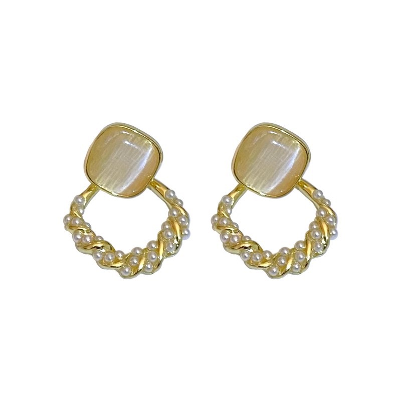 Square sugar cat's eye stone diamond-shaped pearl stud earrings for women, light luxury, high-end style, fashionable, versatile and unique earrings Item Picture