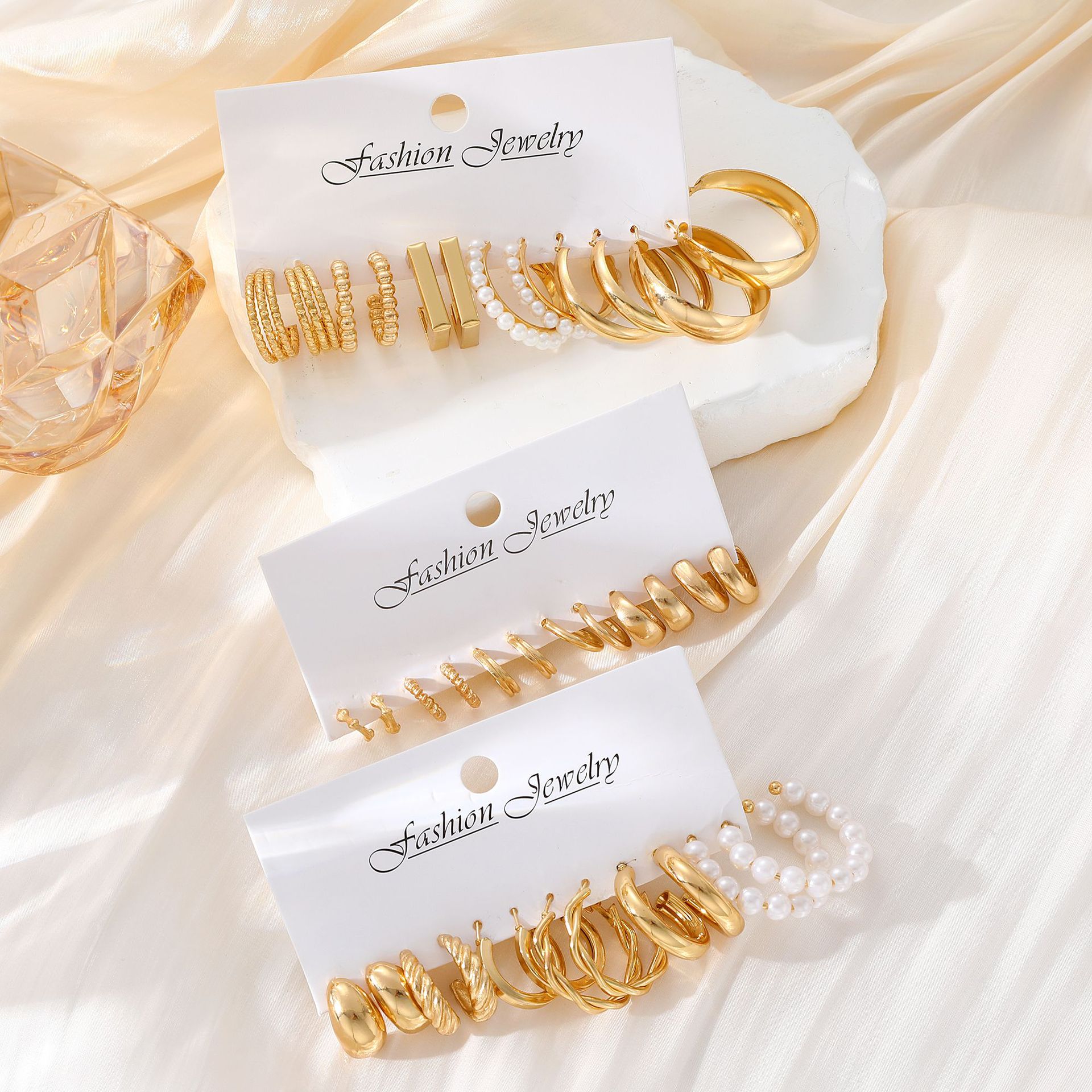 A creative and personalized 8-piece set of European and American cross-border fashion ins metallic geometric round pearl imitation pearl earrings Specification drawing