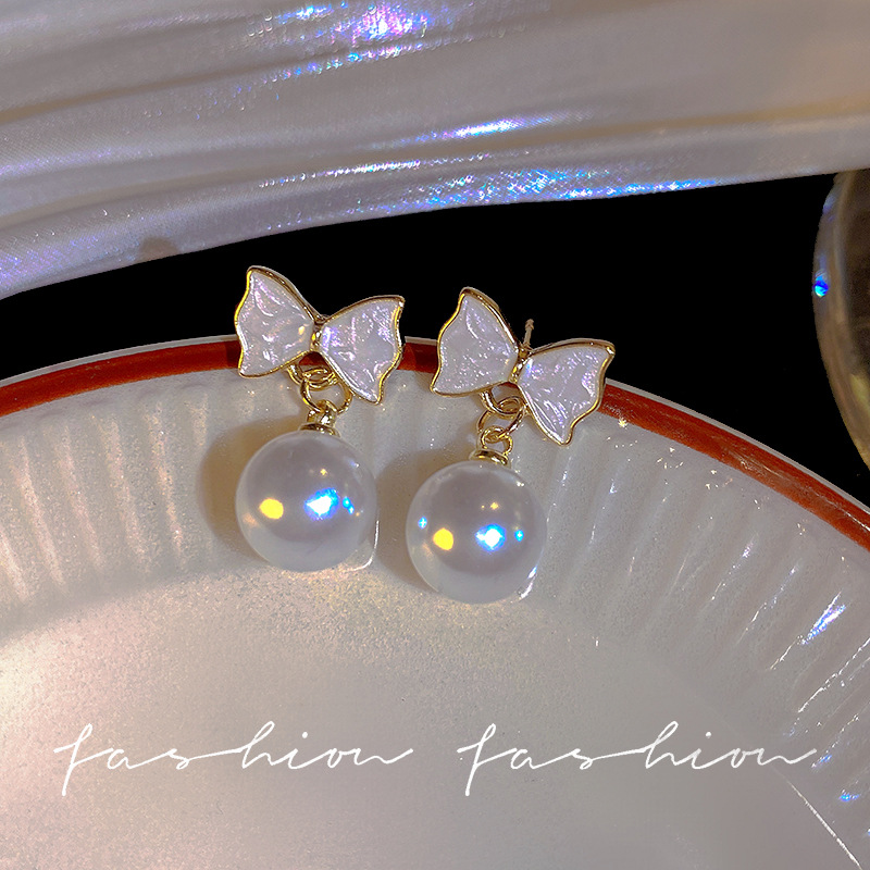 Sweet and elegant bow pearl stud earrings 925 silver needle, versatile and niche design, elegant and high-end earring accessories Specification drawing