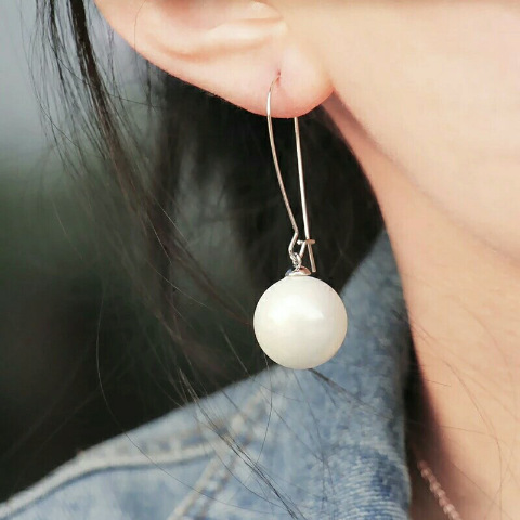 Large pearl earrings, women's mother-of-pearl, new trendy style, Japanese and Korean personality, the same style of earrings for Internet celebrities, fashionable and exaggerated Specification drawing