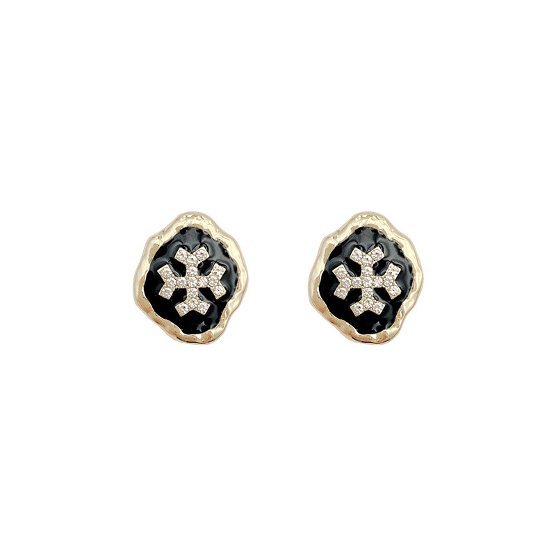 S925 Silver needle retro design Irregular geometric snowflake zirconia stud earrings are fashionable and elegant earrings for women Item Picture