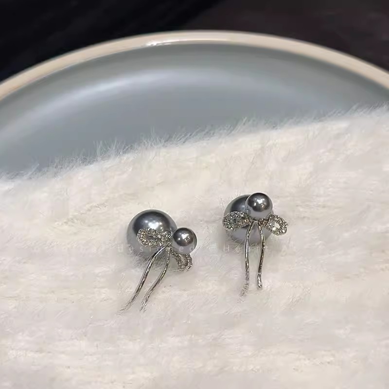 A unique and off-the-beaten-path French retro long tassel earrings and earrings for women with two bow grey pearl earrings details Picture