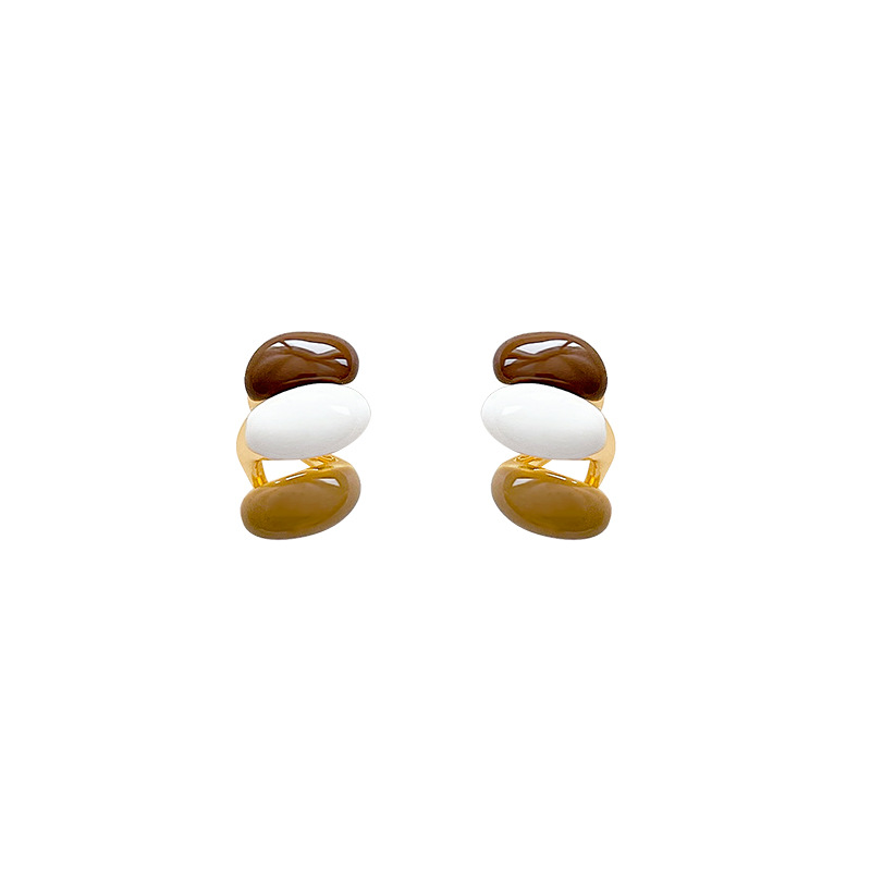 Retro Hong Kong-style niche design contrasting color stud earrings for women, light luxury and high-end feel, new 2025 fashionable and unique earrings Item Picture