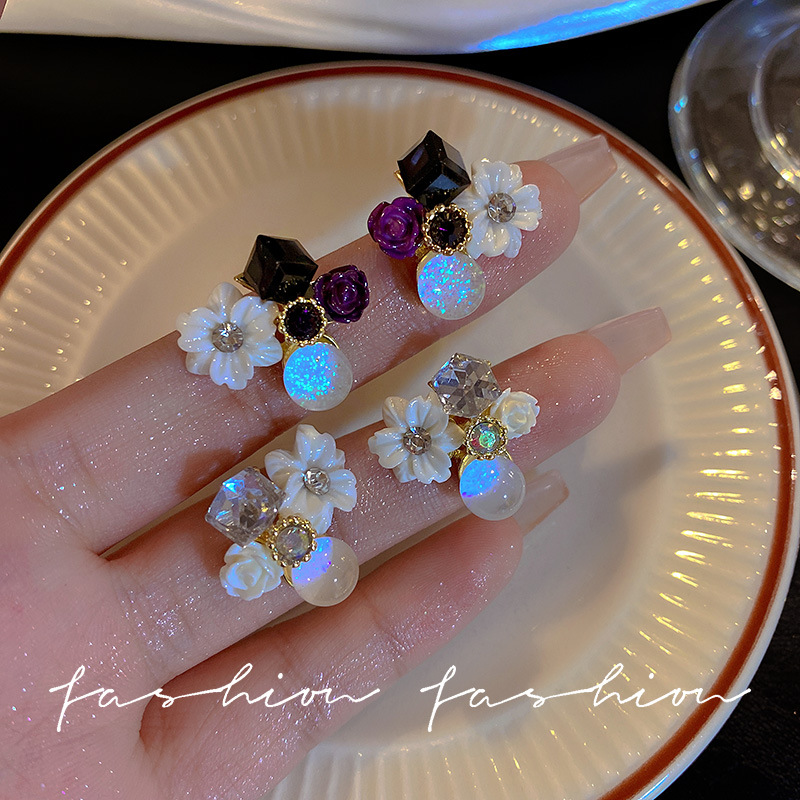 Retro purple crystal flower earrings for women, 2025 new niche design earrings, gentle and elegant, high-end stud earrings full figure