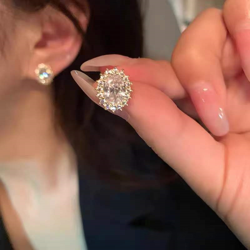 Niche design sense, light luxury, pigeon egg stud earrings, gentle and feminine style earrings, 2022 new trendy earrings and accessories details Picture