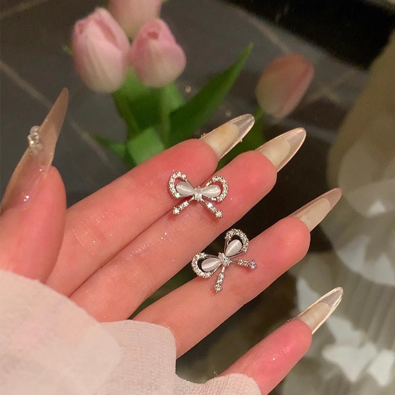 French-style zirconium cat's eye stone bow earrings for women, a light luxury, niche and high-end look. Simple, fashionable and versatile earrings Application Scenario