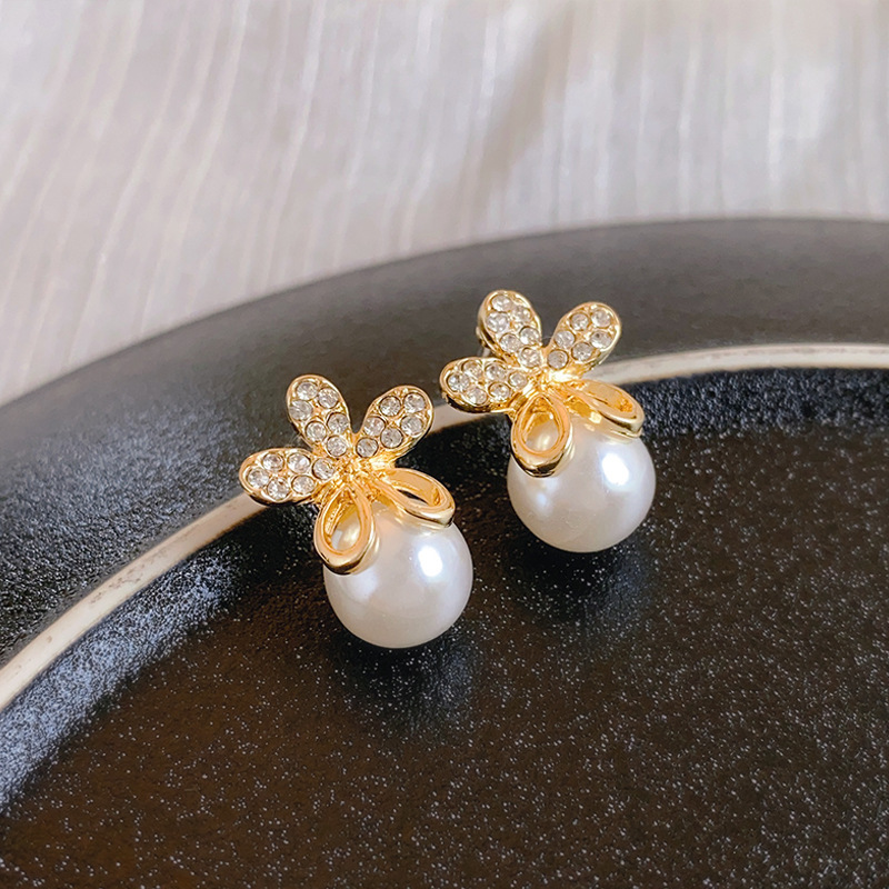 Flower water diamond pearl 925 silver needle earrings, sweet and unique design sense, stud earrings, versatile women's earrings wholesale details Picture