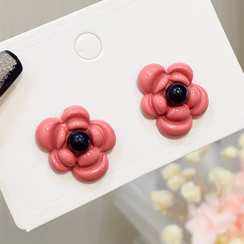 Obsidian plum pink retro French camellia flower earrings for women, a light luxury and high-end feel, a small and ethereal sweet stud details Picture