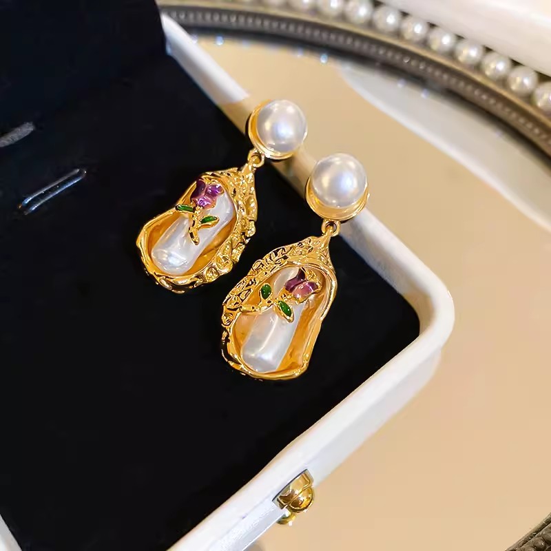 Rose irregular pearl earrings for women, French retro court style earrings, light luxury and high-end unique earrings full figure