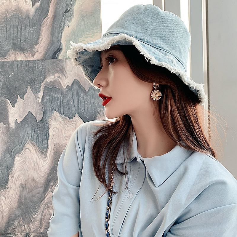 925 Silver ear needles, Daisy flower ear studs, long earrings, elegant women's ins Exaggerated earrings, fashionable gold earrings details Picture