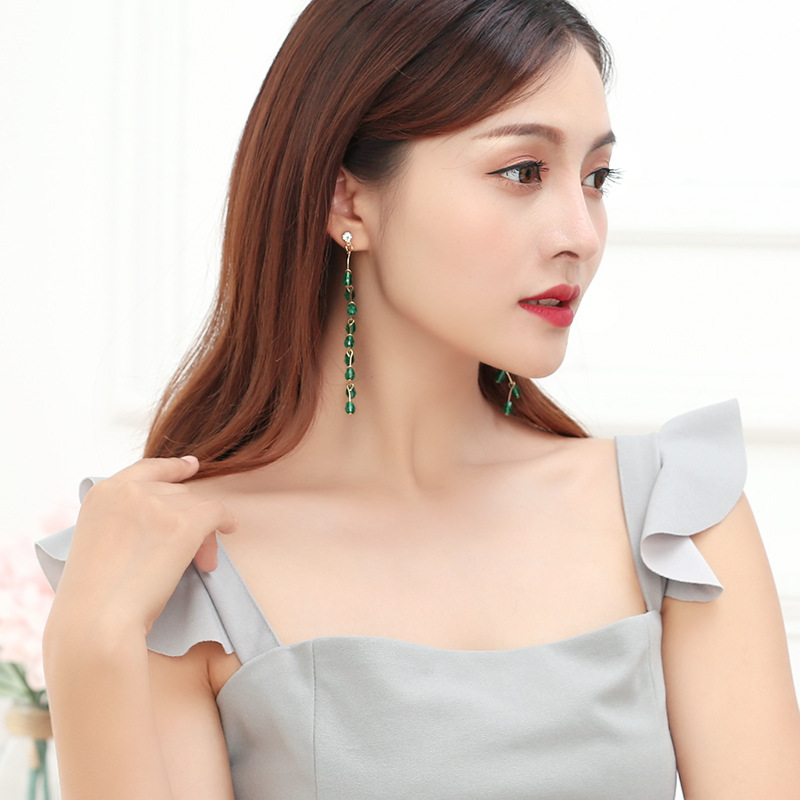 Korean retro tassel long stud earrings, simple and elegant crystal individual earrings, women's green crystal earrings, exquisite Specification drawing