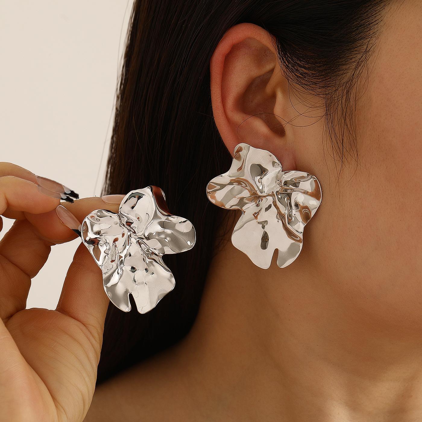The trendy Instagram cold metal irregular pleated earrings for women, shein, are a cross-border bestseller with a simple and elegant style full figure