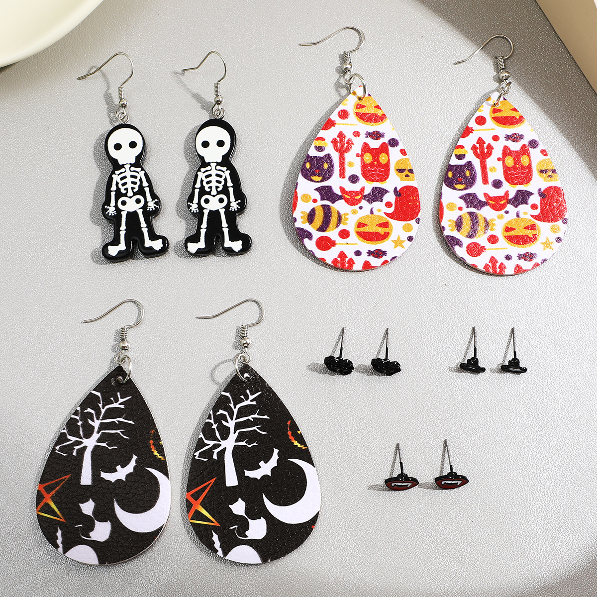 Halloween earrings, Ghost Skull Witch Pumpkin ear hooks, exaggerated creativity, funny personality, female bat spider stud earrings Specification drawing