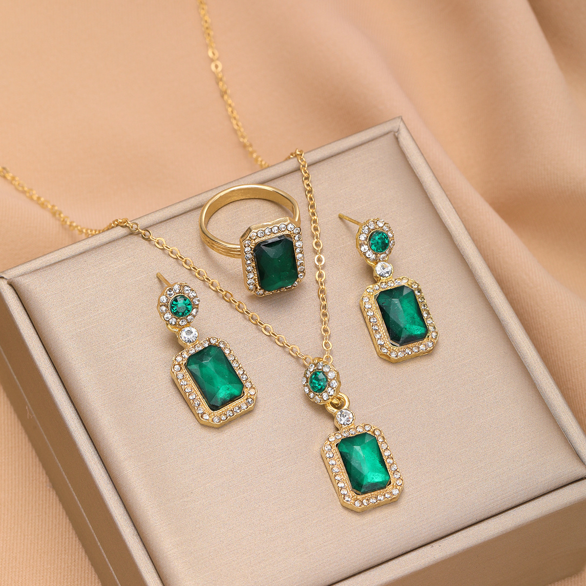 Cross-border European and American best-selling, niche, high-end design sense emerald gemstone, light luxury style stud ring necklace set Application Scenario