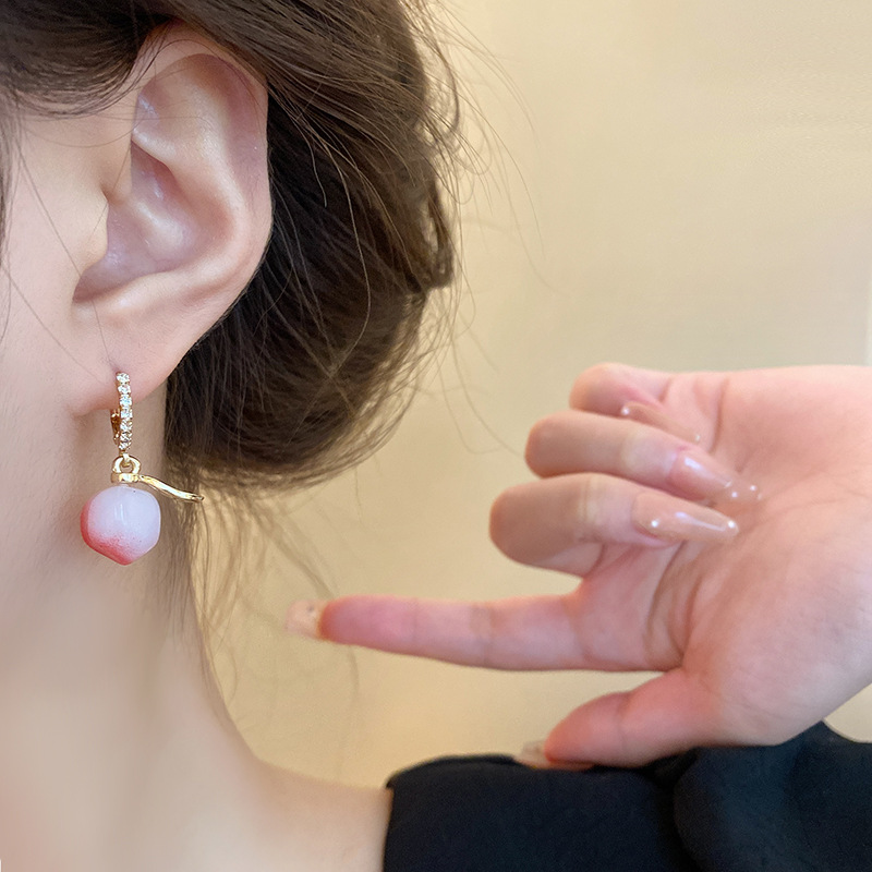 The new full-diamond butterfly stud earrings in the "Butterfly Love Flower" pink earrings are a trendy and elegant light luxury accessory details Picture