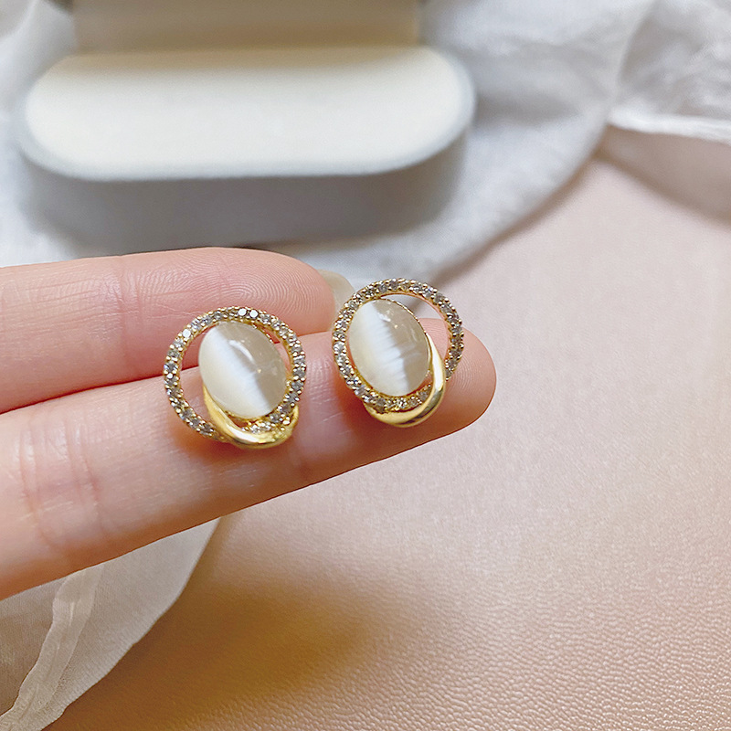 S925 Silver Needle Hong Kong-style oval cat's eye stone Stud earrings for women, spring light luxury and niche design accessory, elegant and stylish earrings full figure